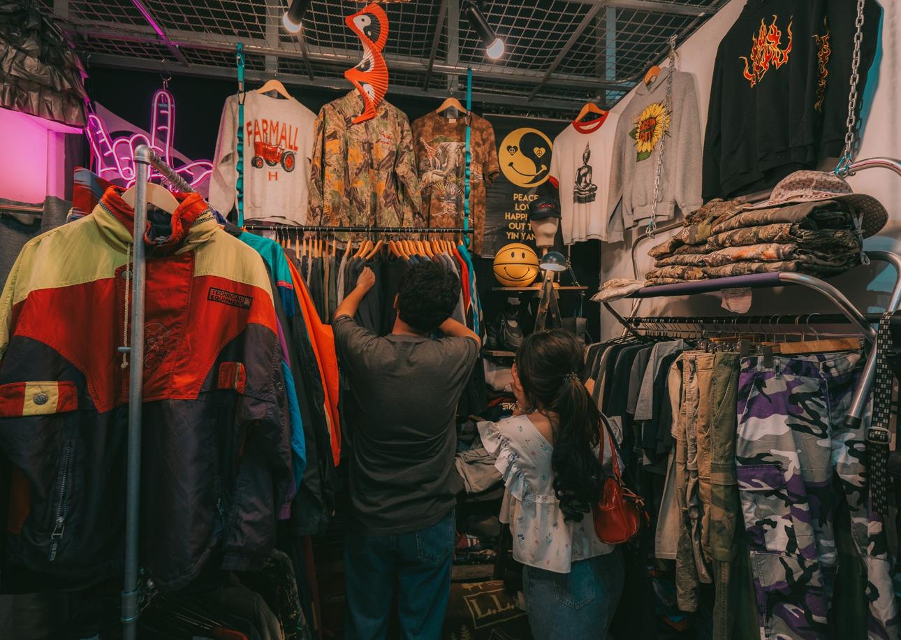 Thrift Trends on the Go: How Style Flies from New York Streets to Bangkok and Back!
