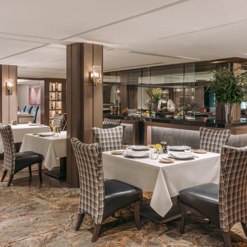 FIREPLACE GRILL AND BAR