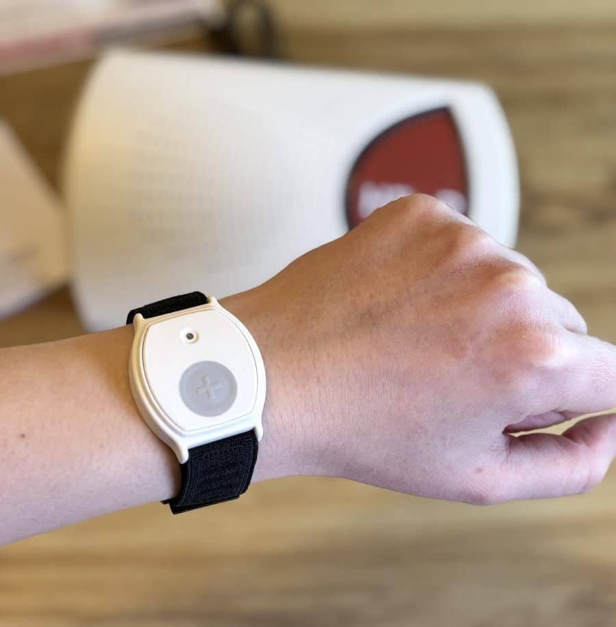 Wellness-Style Alert Bracelets for Aging Parents